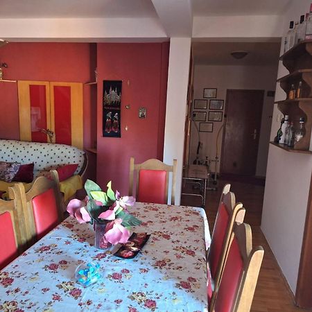 Stan Za Iznajmuvanje So Parking,Blisku Do Centar. Kumanovo Kültér fotó