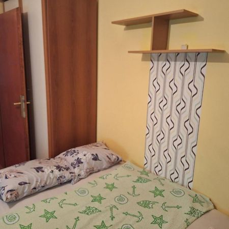Stan Za Iznajmuvanje So Parking,Blisku Do Centar. Kumanovo Kültér fotó