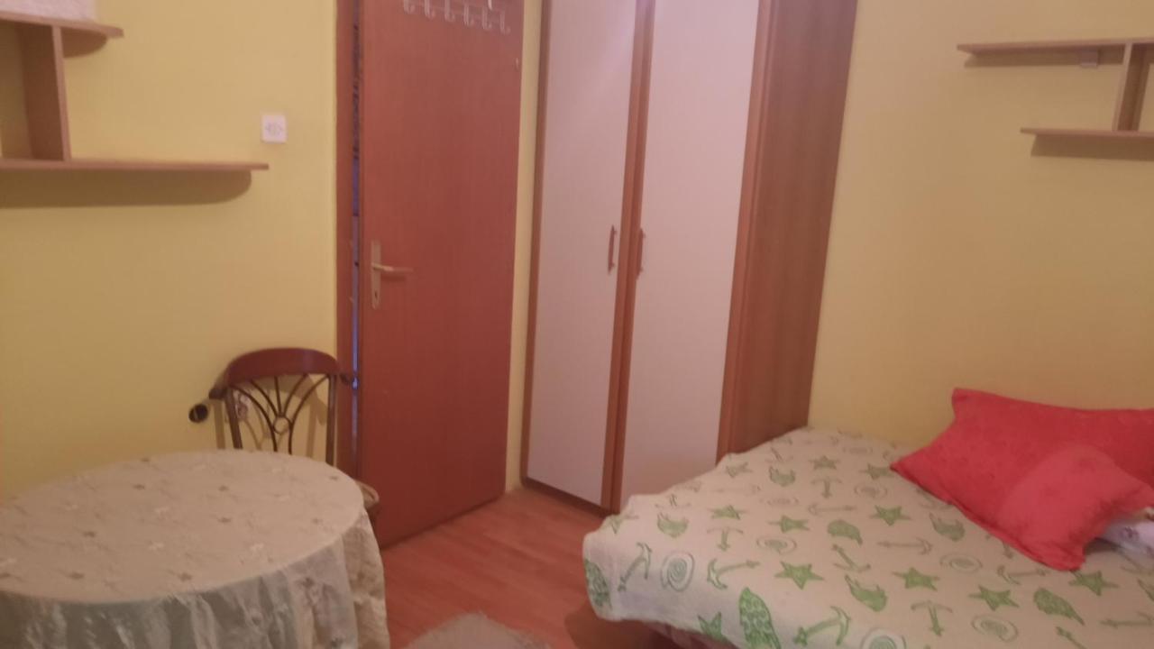 Stan Za Iznajmuvanje So Parking,Blisku Do Centar. Kumanovo Kültér fotó