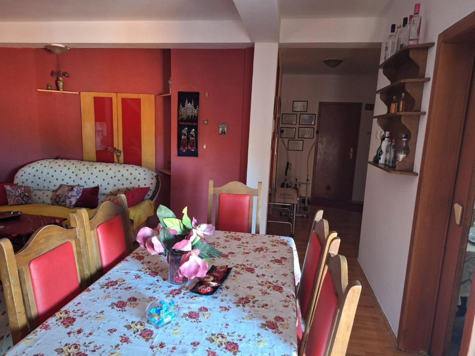 Stan Za Iznajmuvanje So Parking,Blisku Do Centar. Kumanovo Kültér fotó